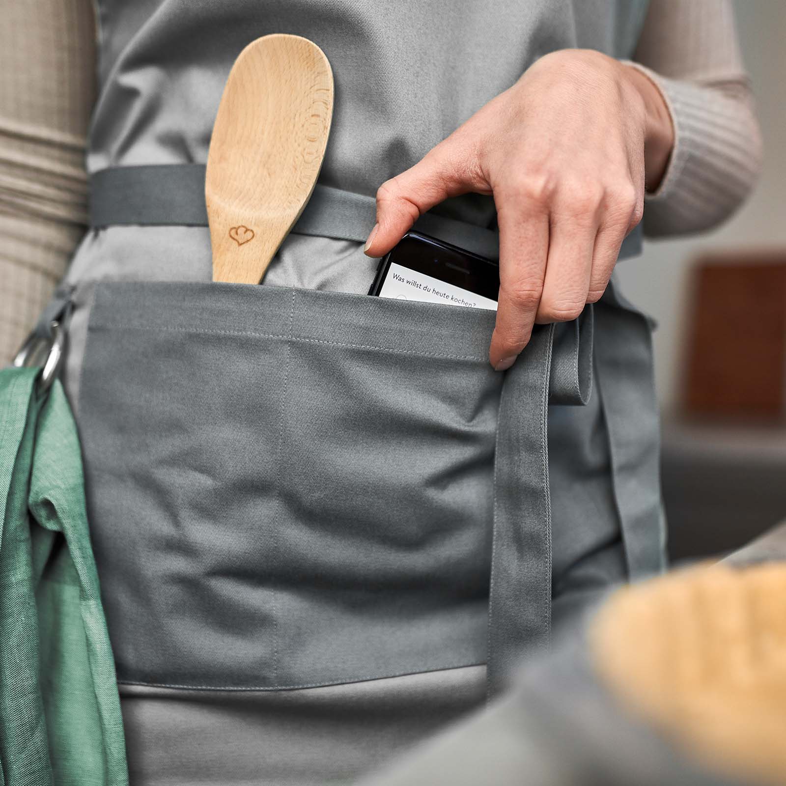 Kochschürze mit zwei Taschen und praktischem Karabiner - Grau oder Mint - Image 5